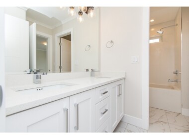 2019-05-01 BTHRM MN-UPPER FLR-6513 IRON ST