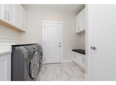2019-05-01 LAUNDRY MUDRM-6513 IRON ST